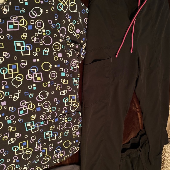 Miscellaneous mismatched package. 3 tops and 2 pants - Picture 3 of 9